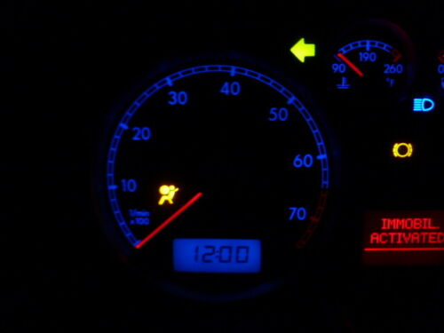S1581 OEM WARRANTY 02 VOLKSWAGEN PASSAT INSTRUMENT CLUSTER SPEEDOMETER 92,168